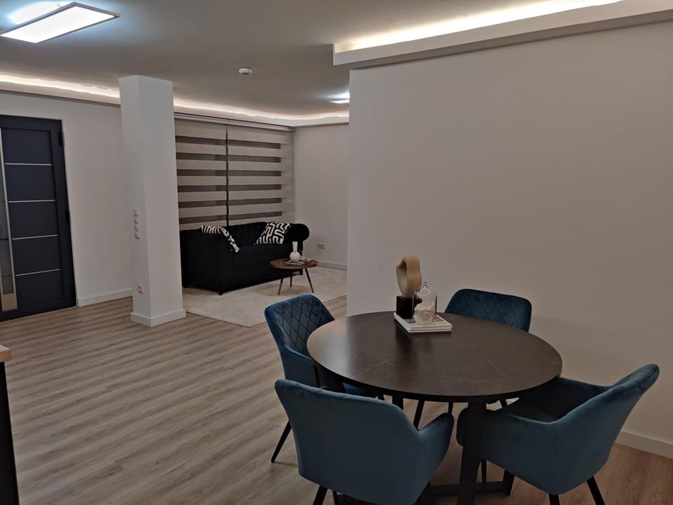 Seating area, Dining area