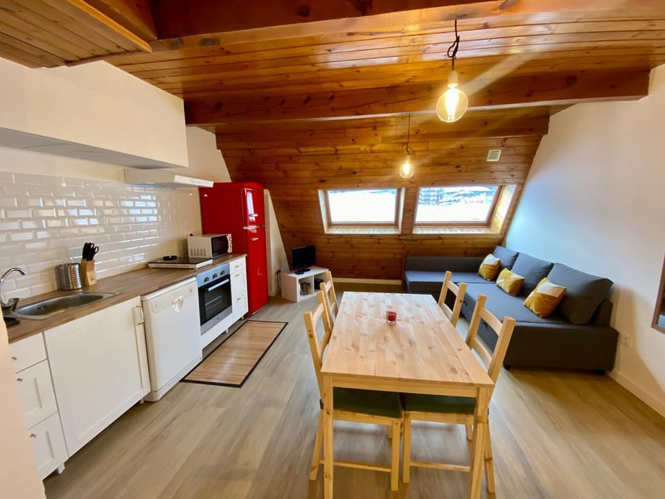 Kitchen or kitchenette, Living room, Dining area, dishwasher, oven, stove