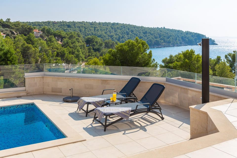 Patio, Day, Natural landscape, View (from property/room), Balcony/Terrace, Balcony/Terrace, Pool view, Swimming pool, Swimming pool, sunbed