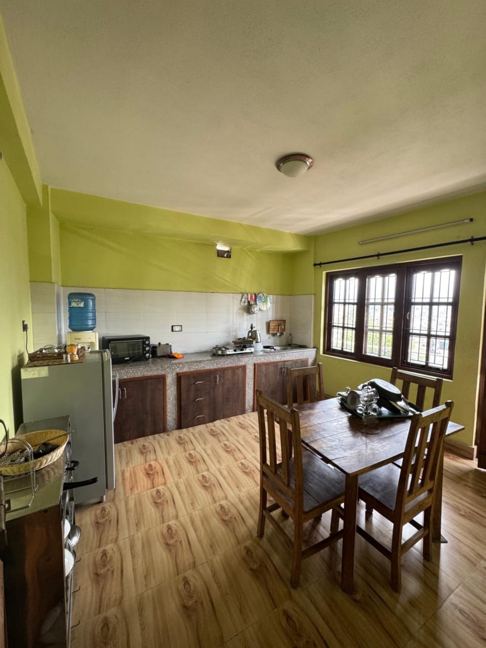 Kitchen or kitchenette, Dining area, stove
