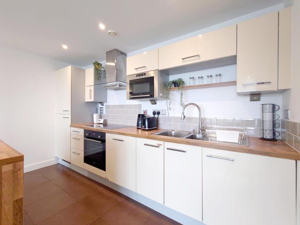 Deluxe Two Bed Apartment with River & City View Apartment in London