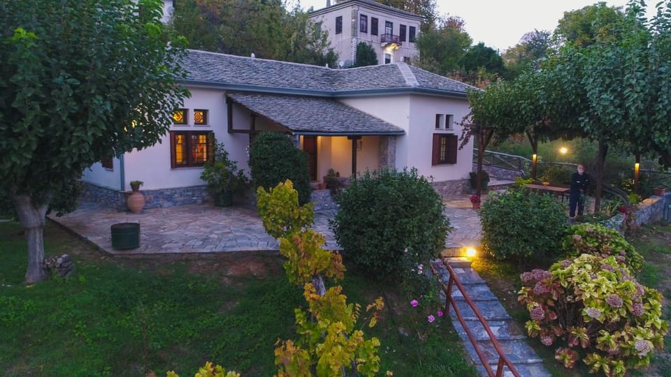 Property building, Garden, Balcony/Terrace, Garden view