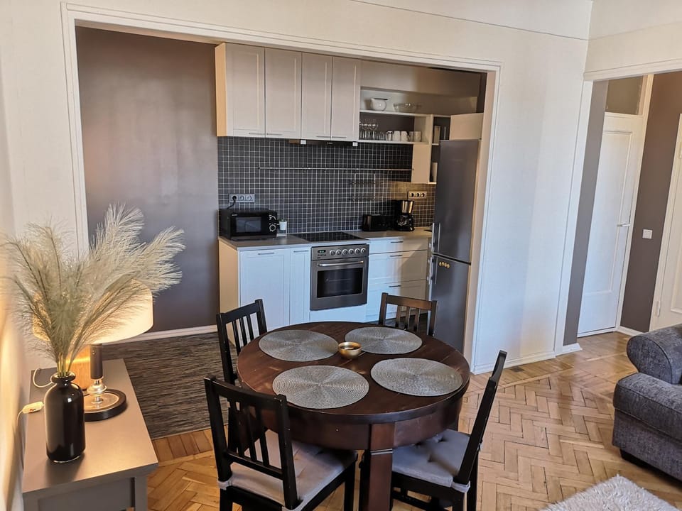 Kitchen or kitchenette, Dining area, dishwasher, minibar, pet friendly, stove, toaster
