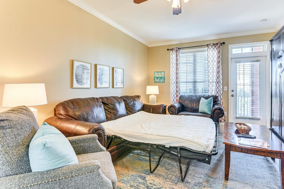 Pool Access + Balcony: Beachfront Galveston Condo! House in Galveston Island