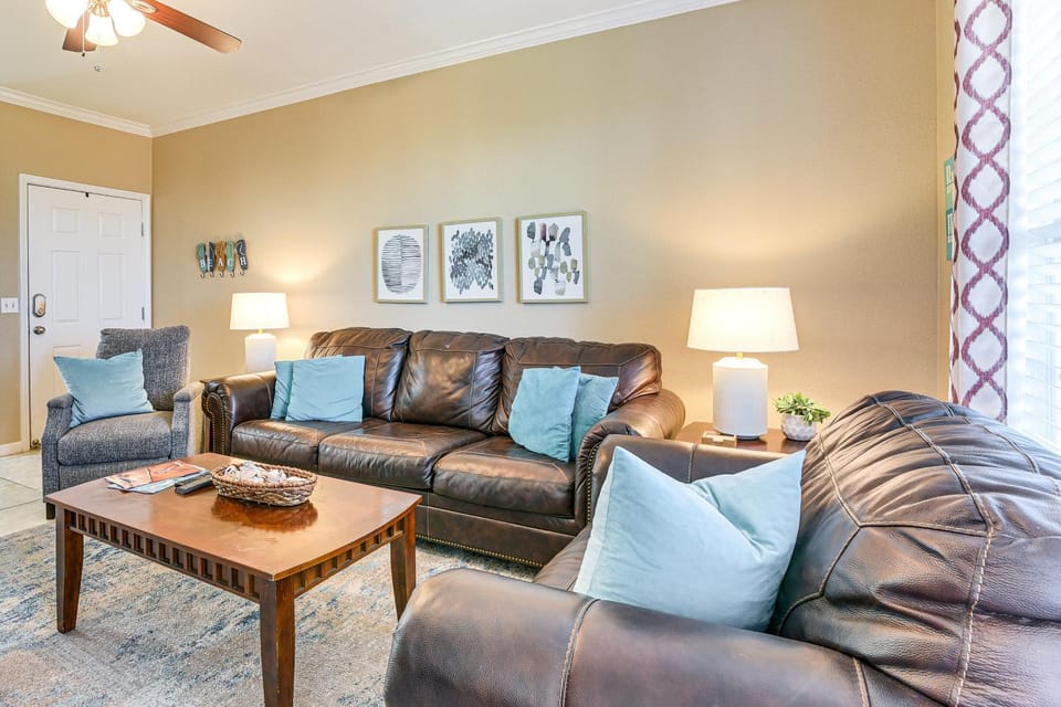 Pool Access + Balcony: Beachfront Galveston Condo! House in Galveston Island