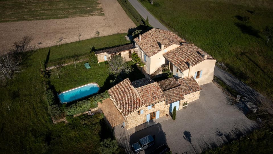 Property building, Bird's eye view, Pool view, Swimming pool, Parking