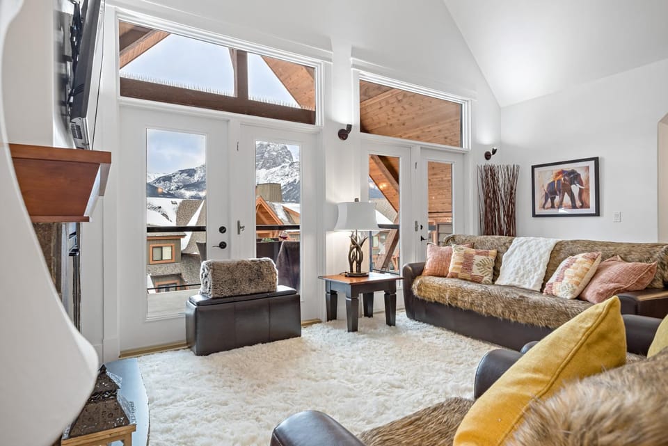 Living room, Mountain view, Mountain view