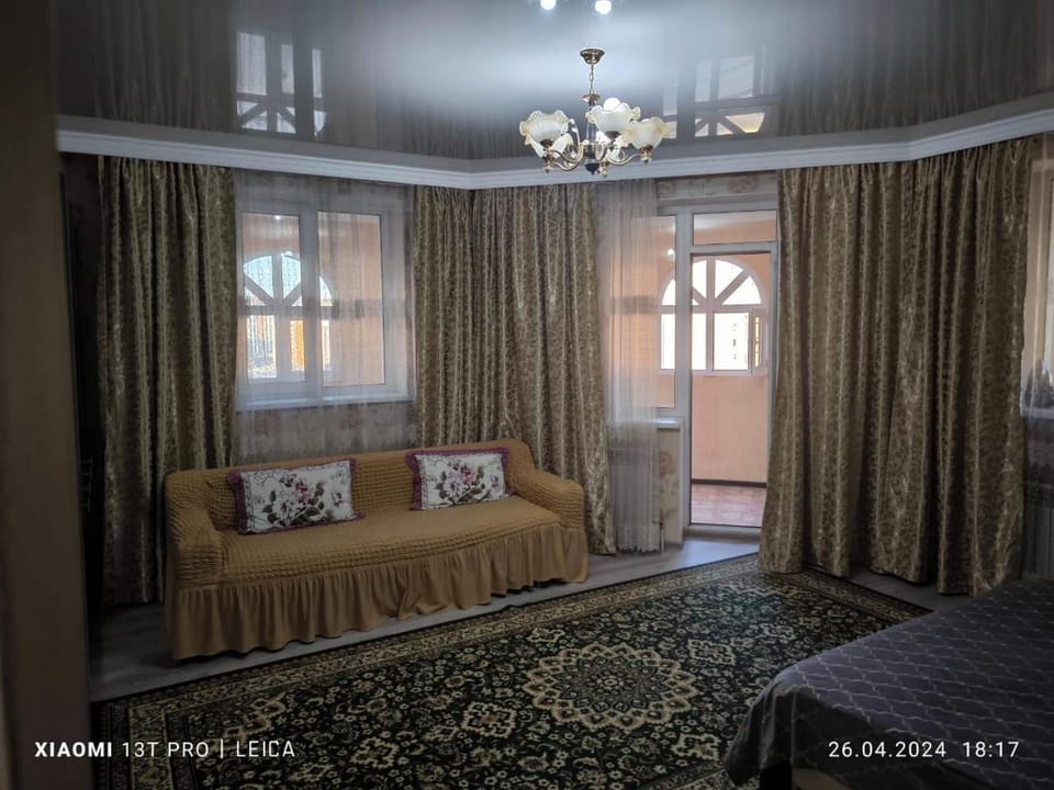 Bed, Living room, Photo of the whole room, Seating area, Bedroom