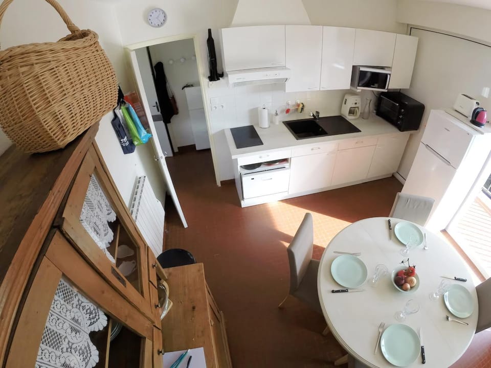 TV and multimedia, Kitchen or kitchenette, Dining area, minibar, toaster