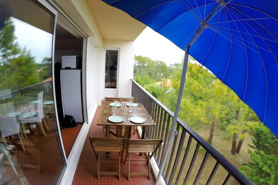 Property building, Patio, Day, Garden, View (from property/room), Balcony/Terrace, Dining area, Garden view