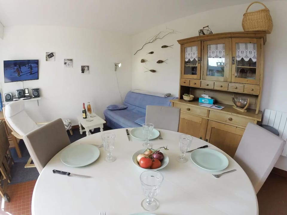 Coffee/tea facilities, Kitchen or kitchenette, Living room, Food and drinks, Dining area, Food, minibar, pet friendly