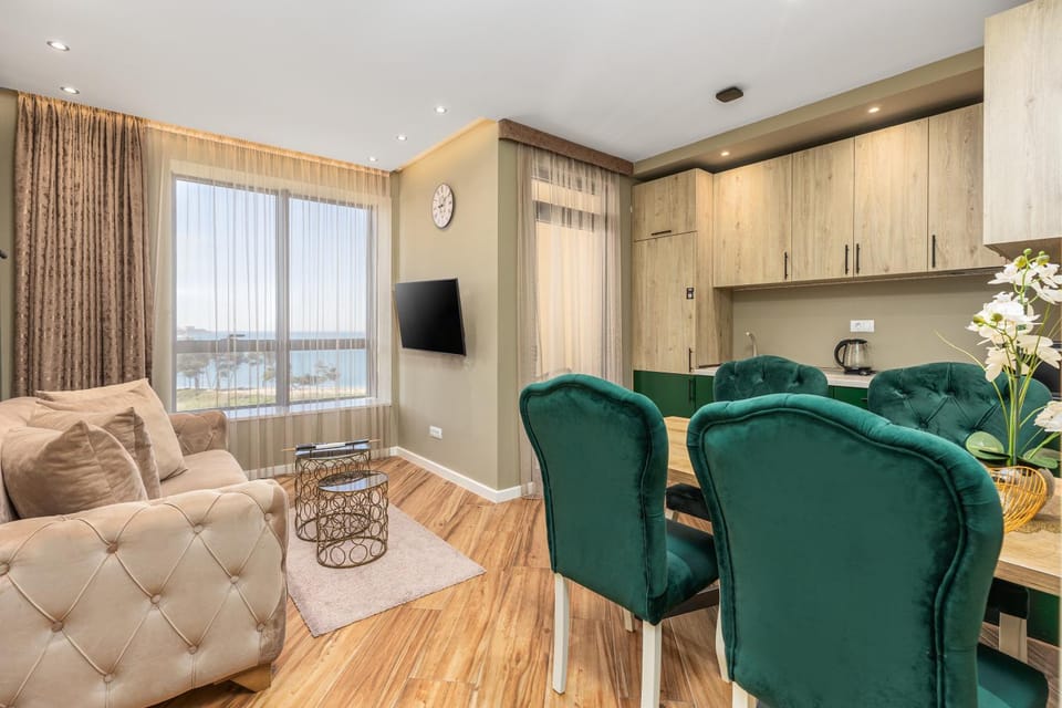 Seating area, kitchen