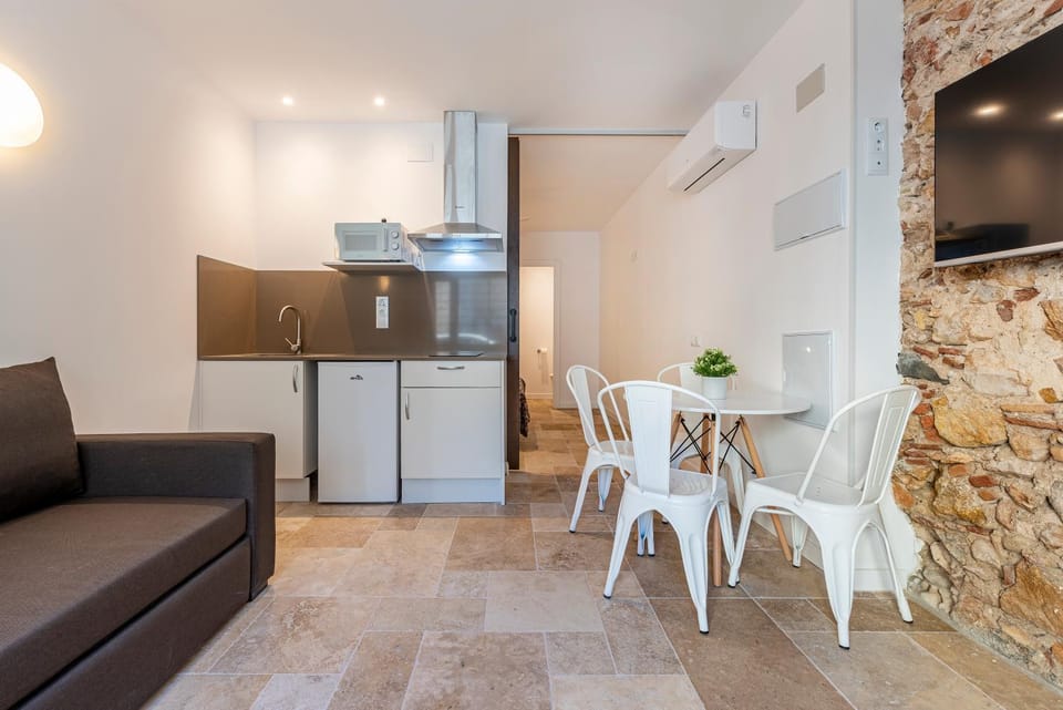 TV and multimedia, Kitchen or kitchenette, Living room, Dining area
