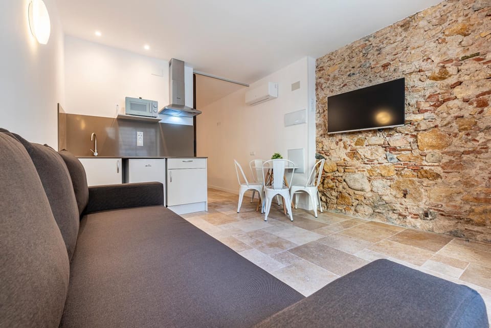 Communal lounge/ TV room, Kitchen or kitchenette, Dining area