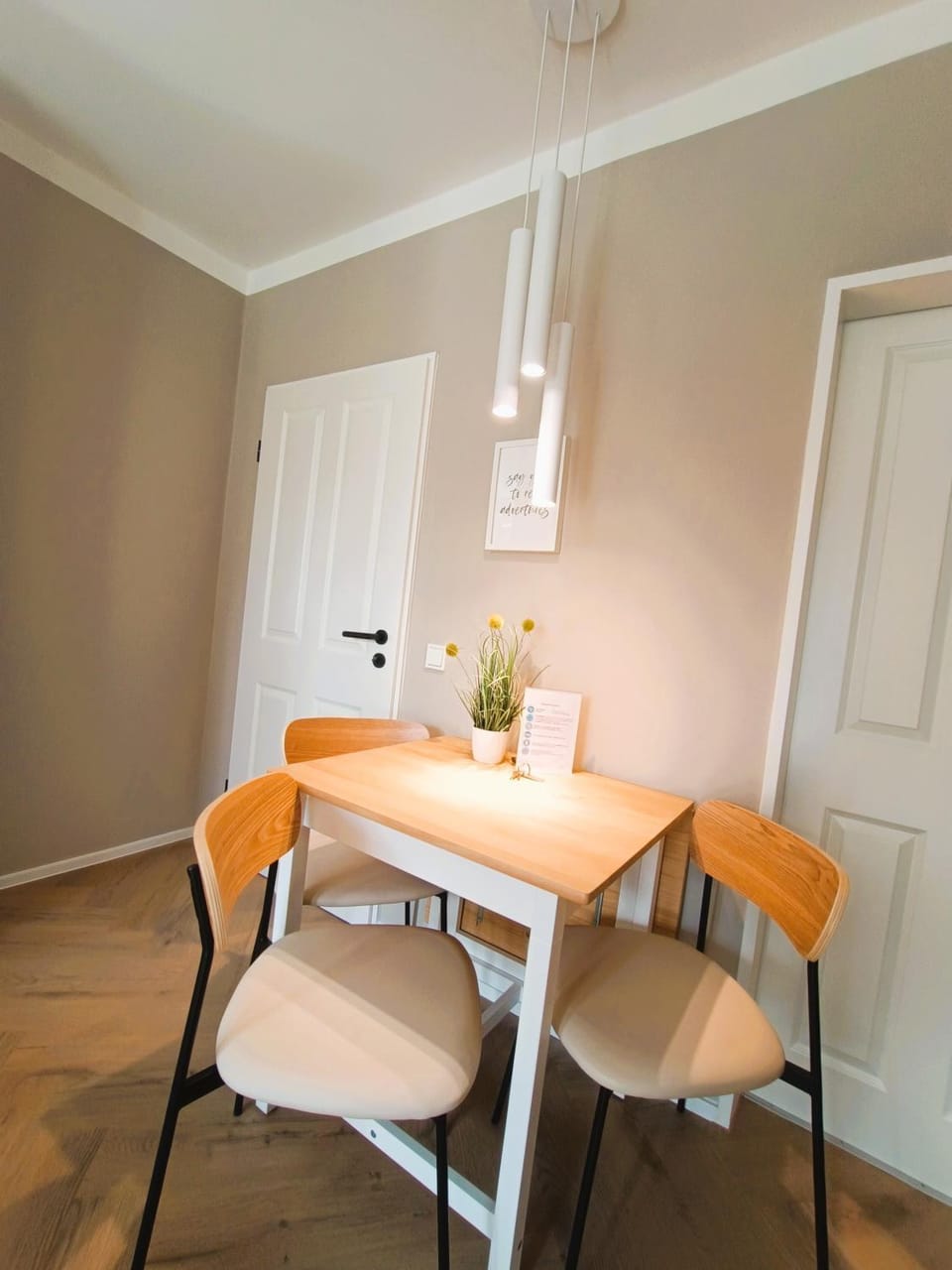 Seating area, Dining area