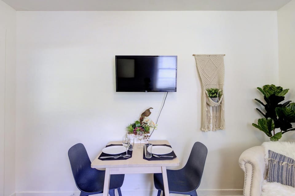 TV and multimedia, Dining area