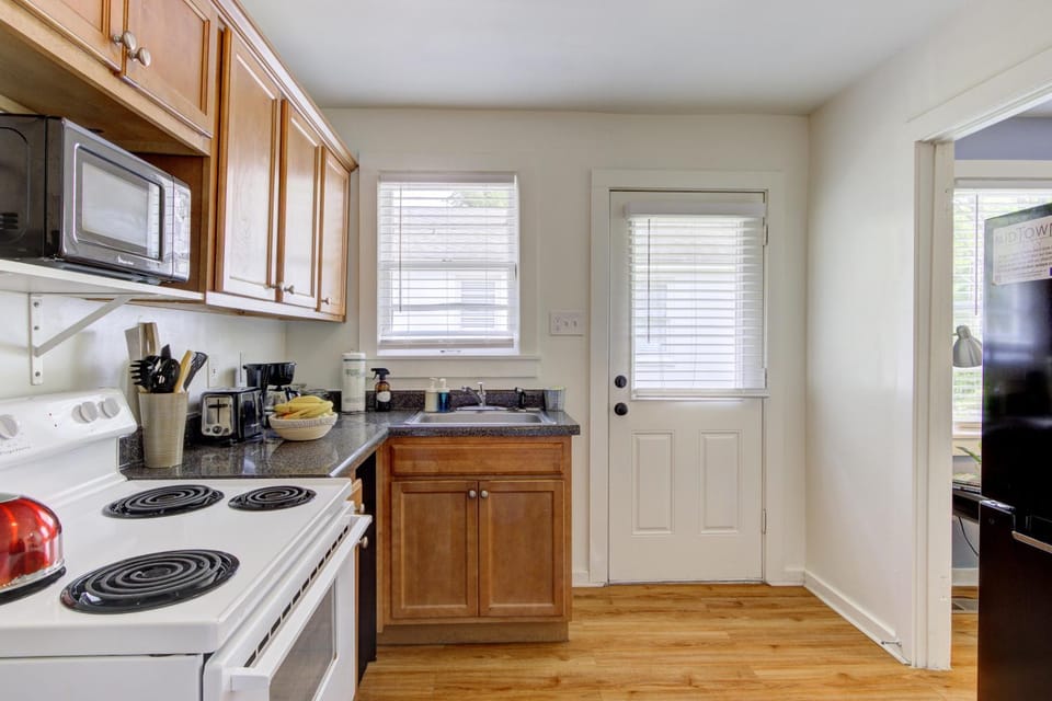 microwave, oven, stove, kitchen