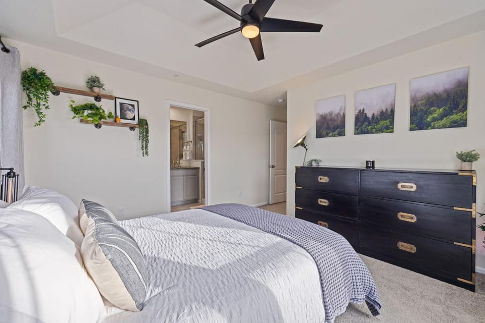 Modern & Stunning Home near Breweries and Old Town House in Fort Collins