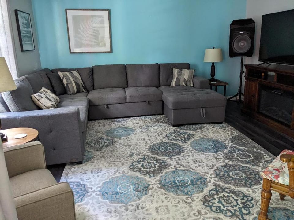 Communal lounge/ TV room