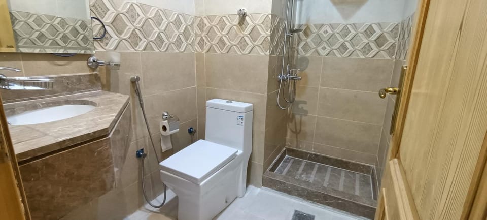 Bathroom, Dining area