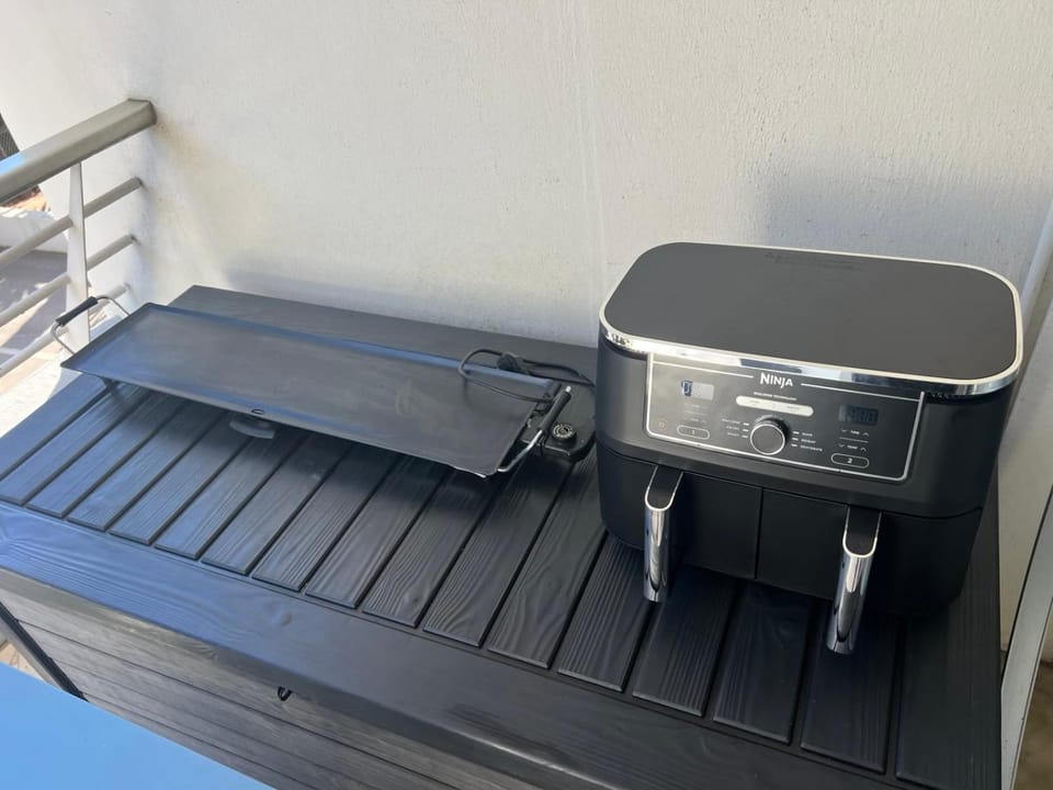 Kitchen or kitchenette, oven