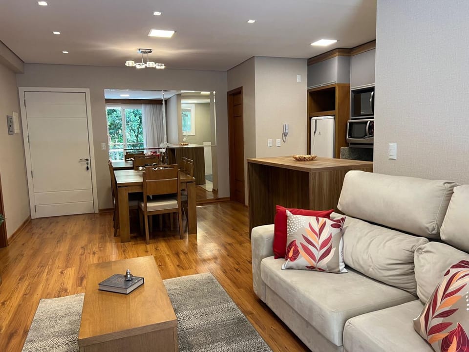 Apto com Lareira, Churrasqueira e Sacada no centro de Gramado - a 5 min da Rua Coberta Apartment in Gramado