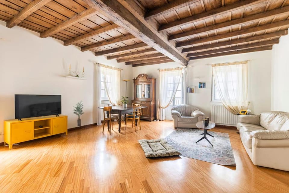 Day, Living room, Seating area