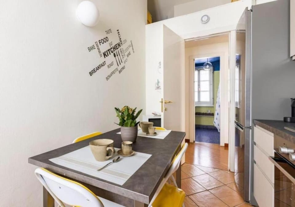 Kitchen or kitchenette, Dining area, oven, stove