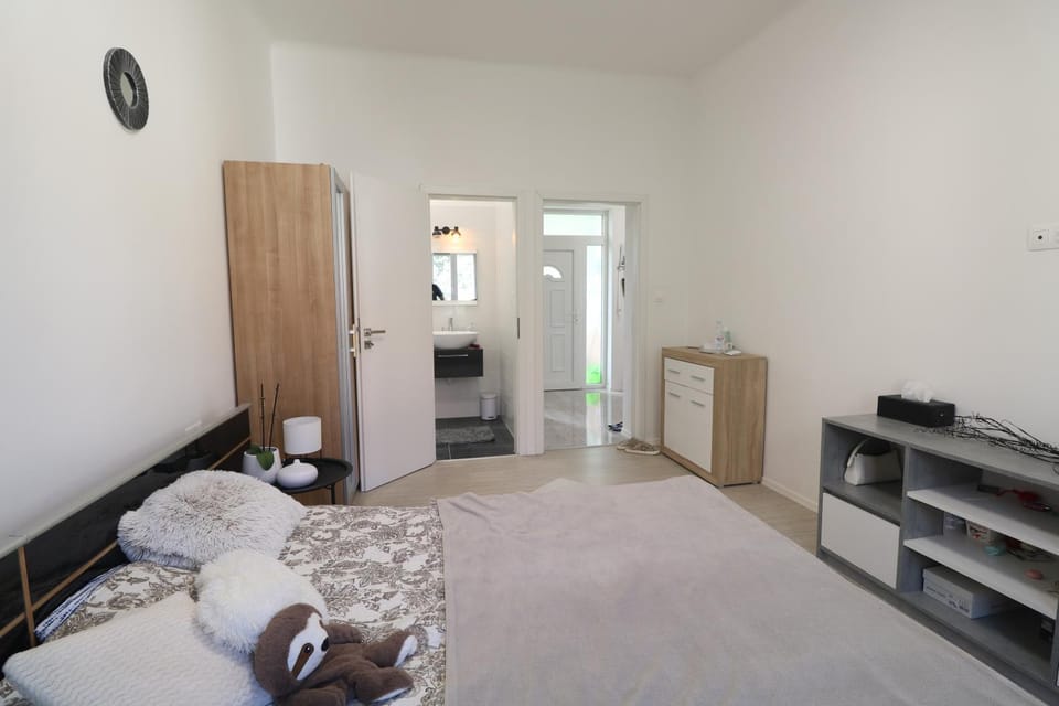 Bedroom, wardrobe