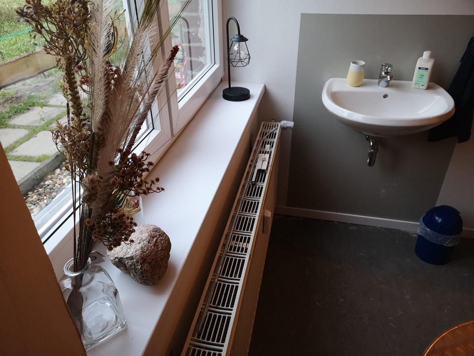 Photo of the whole room, Bedroom, pet friendly