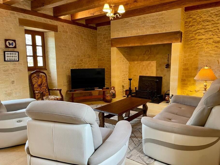 Charming 19th Century Farmhouse with Pool House in Occitanie