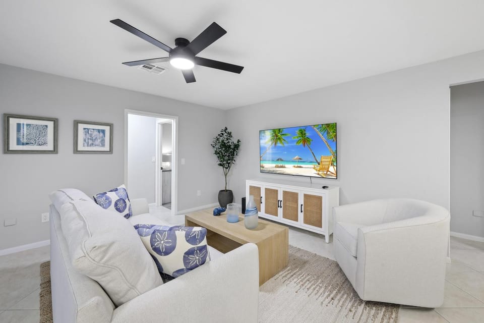 W exposure waterfront home with pool/kayaks with lift House in Marco Island
