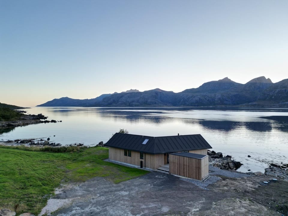 Superior Cabin with Private Beach Lofoten Cabin in Lofoten