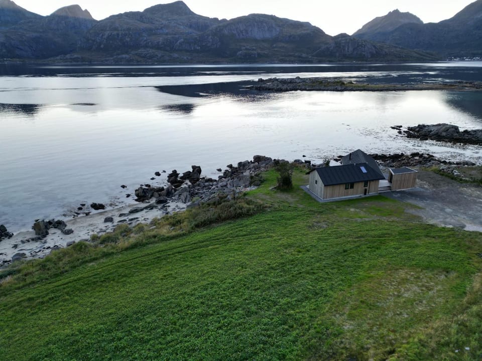 Superior Cabin with Private Beach Lofoten Cabin in Lofoten