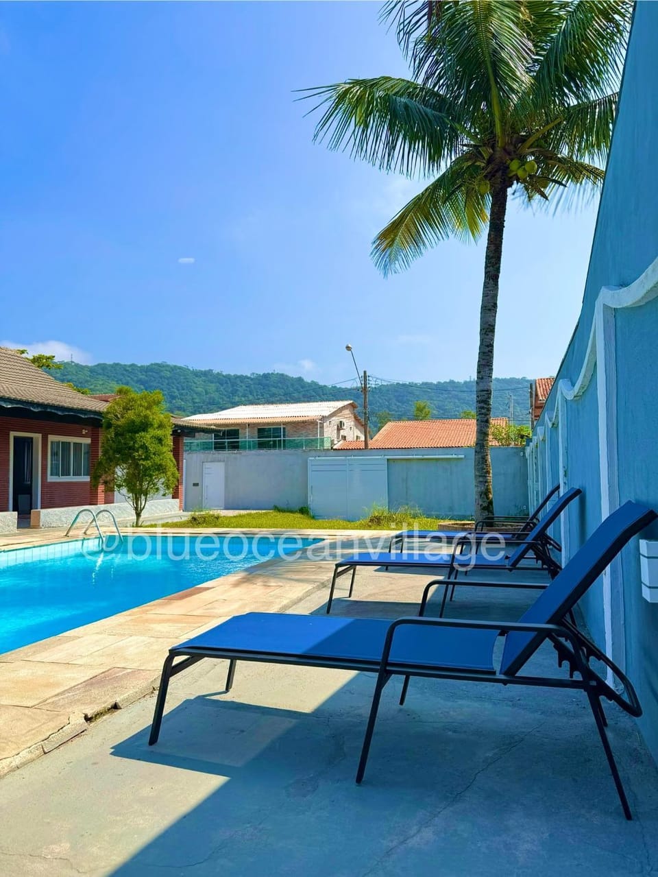 Swimming pool, sunbed