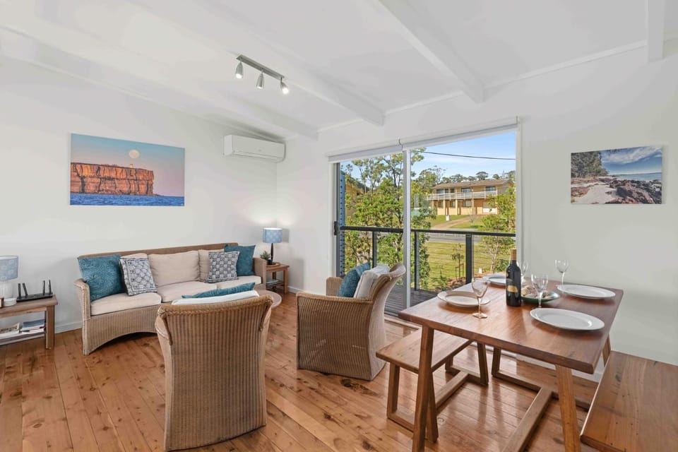 Baxter's Beach House by Experience Jervis Bay House in Vincentia