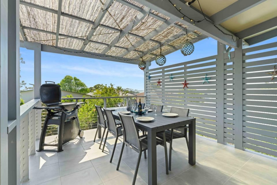 Baxter's Beach House by Experience Jervis Bay House in Vincentia