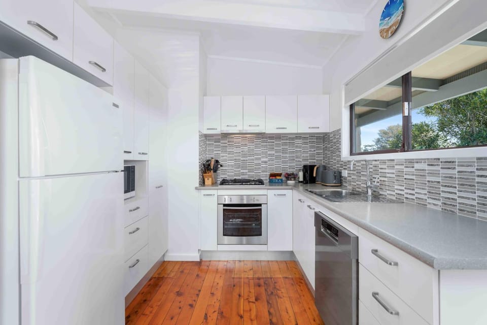 Baxter's Beach House by Experience Jervis Bay House in Vincentia