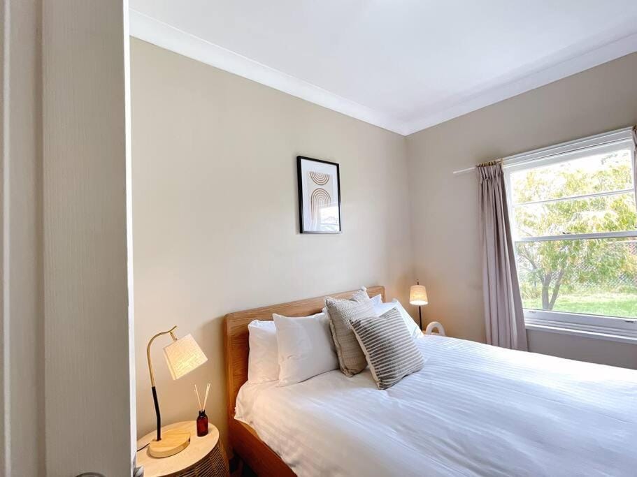 Stunning Hobart 3-bed home- close to shopping centers House in Glenorchy