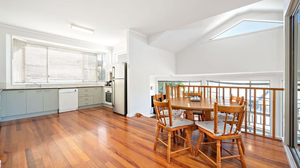 Dining area, kitchen