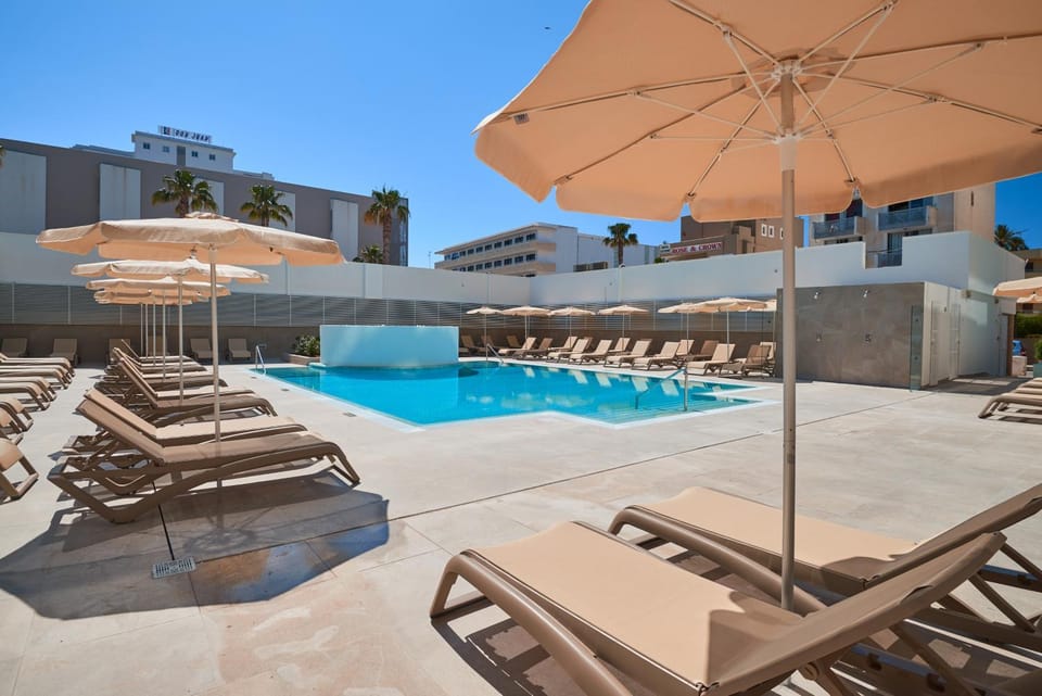 Swimming pool, Swimming pool