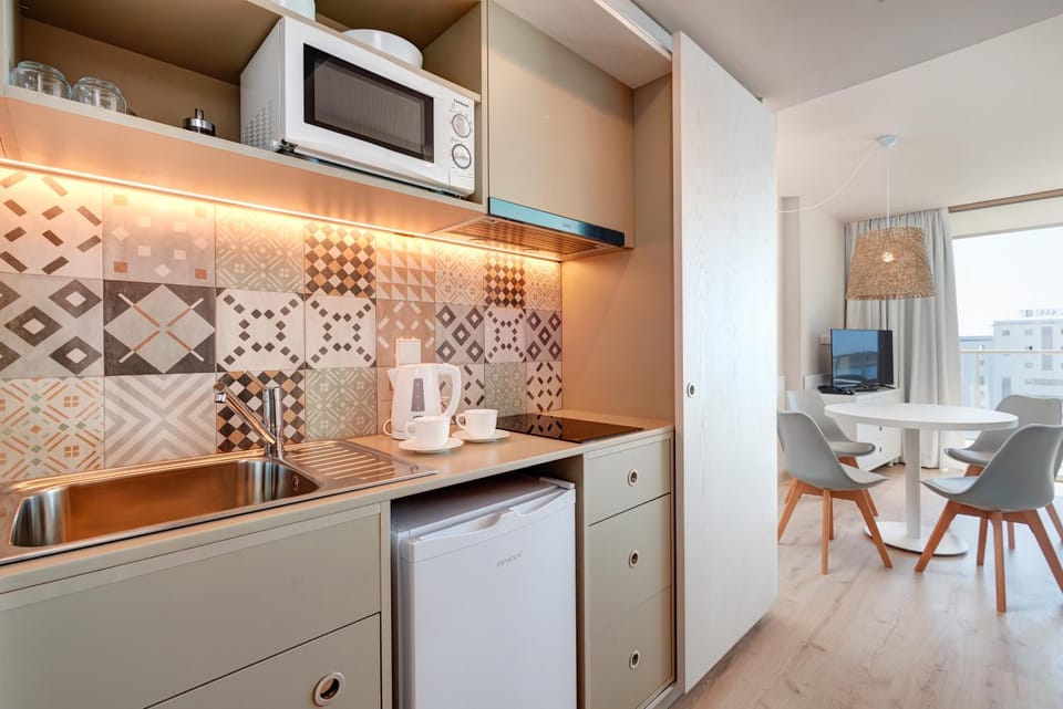 Kitchen or kitchenette, Communal kitchen