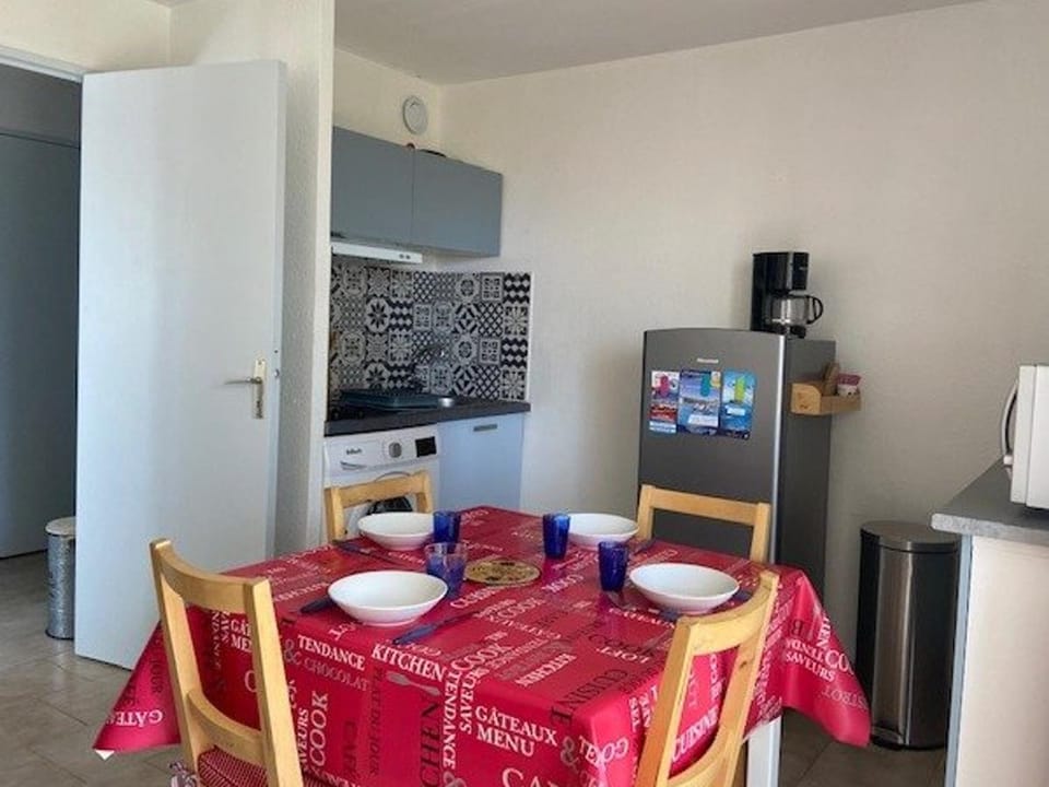 Appartement T2 avec piscine et parking, 4 personnes - FR-1-696-3 Apartment in Canet-en-Roussillon