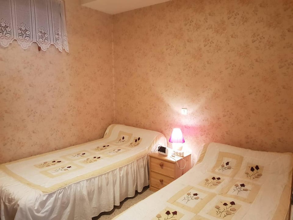 Appartement 4 personnes Hyper-centre Cauterets - FR-1-234-299 Apartment in Cauterets