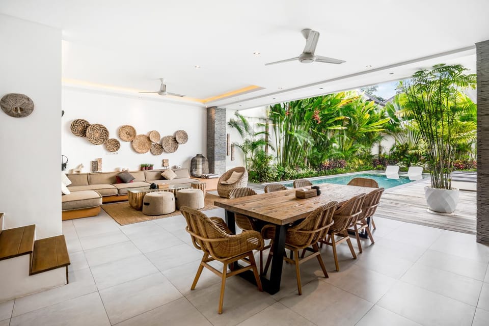 Living room, Seating area, Dining area