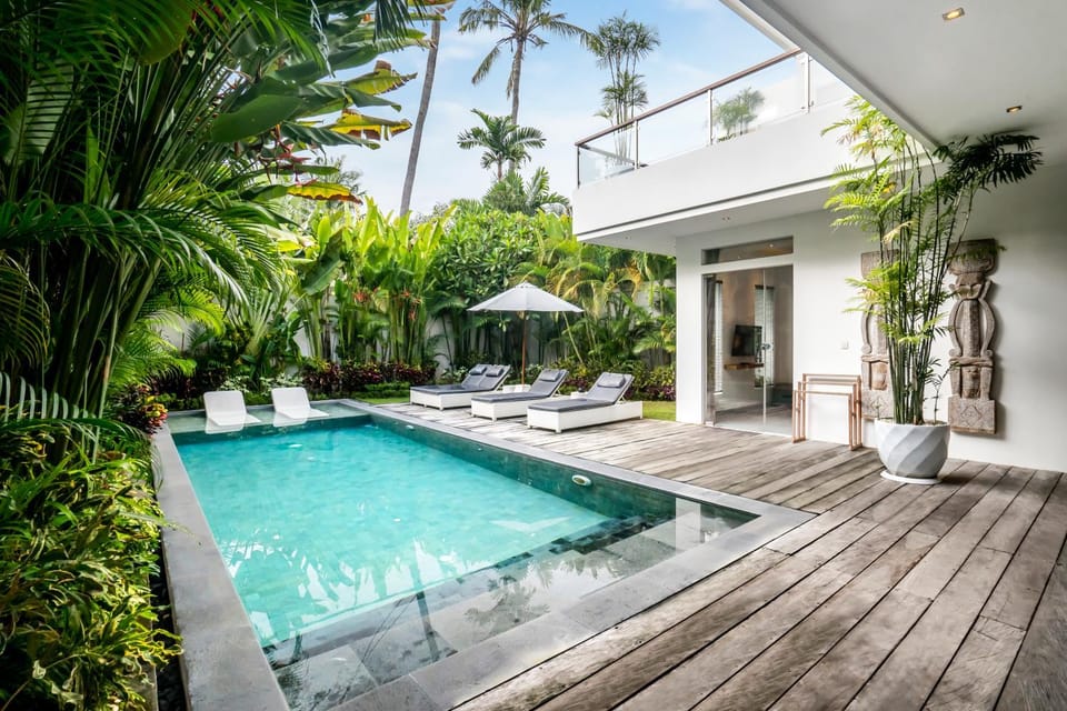 Property building, Garden, Garden view, Pool view, Swimming pool, sunbed