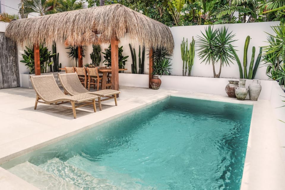 Swimming pool, sunbed