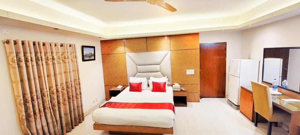 Bed, Photo of the whole room, Bedroom, hair dresser, air conditioner