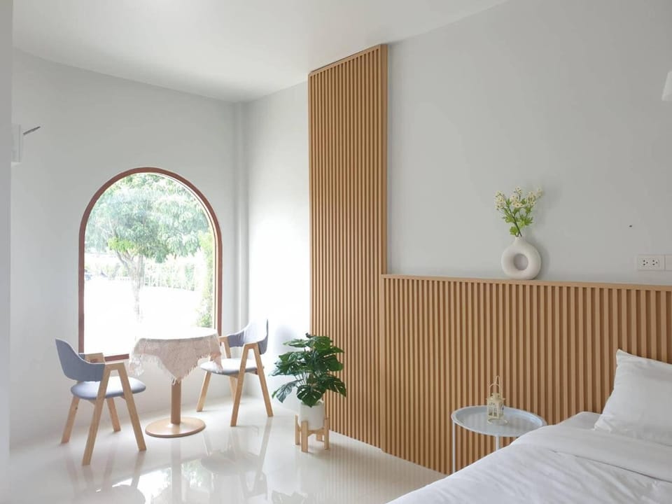 Bed, Living room, Dining area, Bedroom