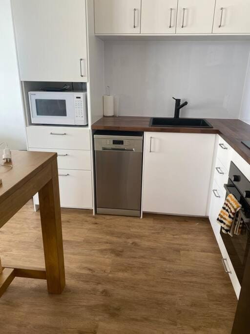 Kitchen or kitchenette, dishwasher, minibar, pet friendly, stove, toaster